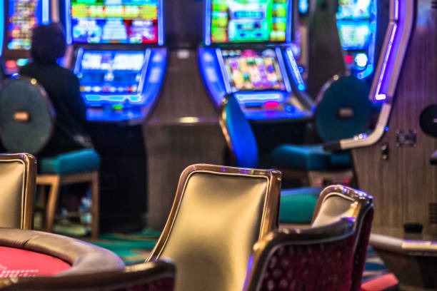 Live baccarat dealing at Bikini Paradise studio on suburtoto